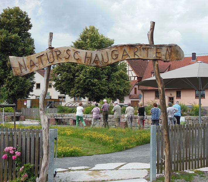 Naturschaugarten Eingangsportal in Himmelstadt